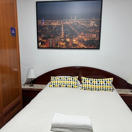 Room Familiar Sants บาร์เซโลนา ภายนอก รูปภาพ