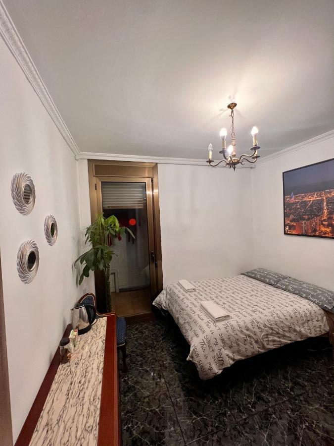 Room Familiar Sants บาร์เซโลนา ภายนอก รูปภาพ