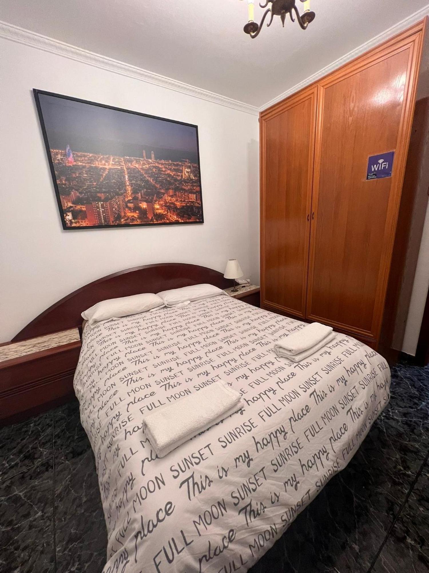 Room Familiar Sants บาร์เซโลนา ภายนอก รูปภาพ