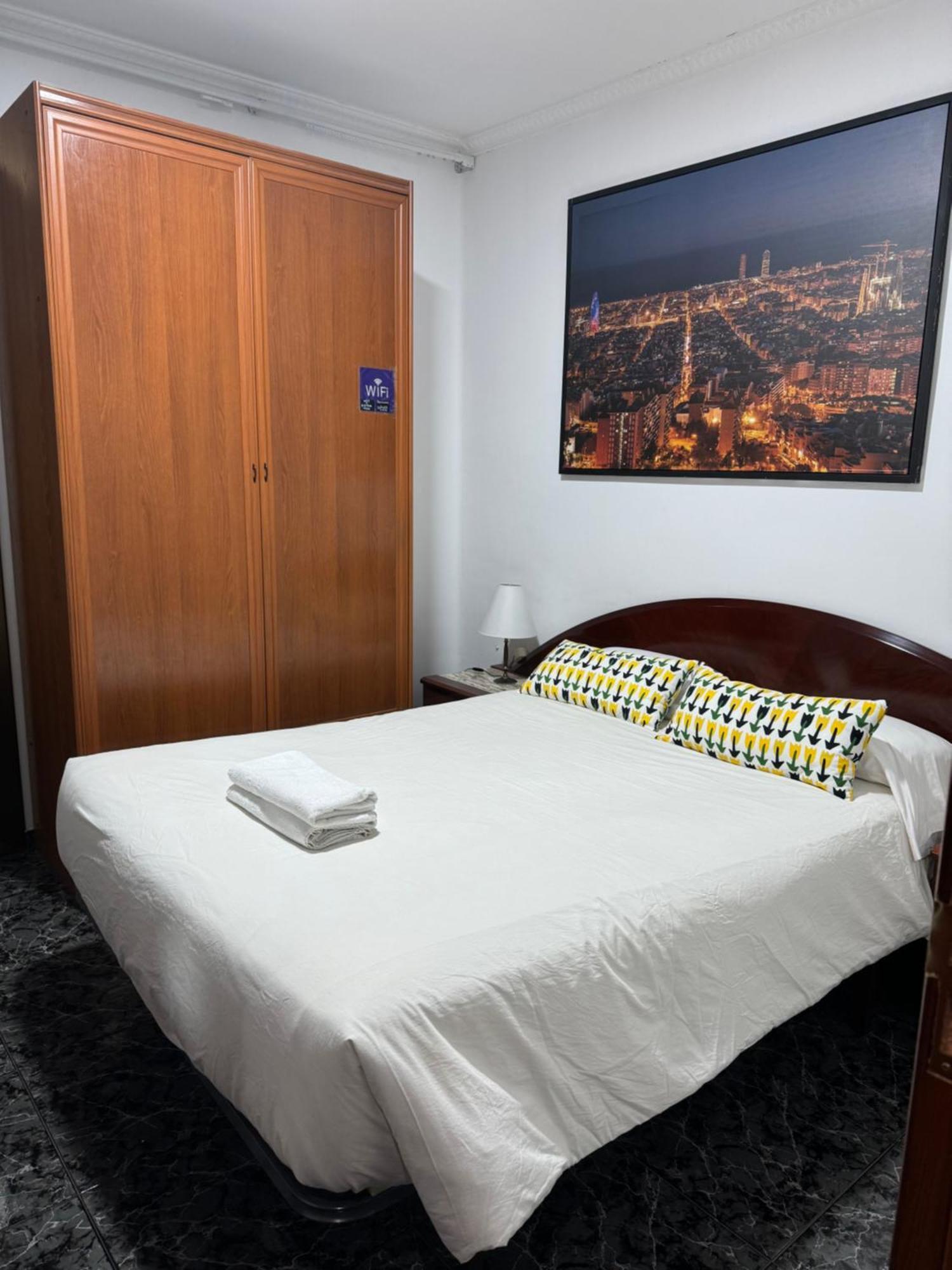 Room Familiar Sants บาร์เซโลนา ภายนอก รูปภาพ