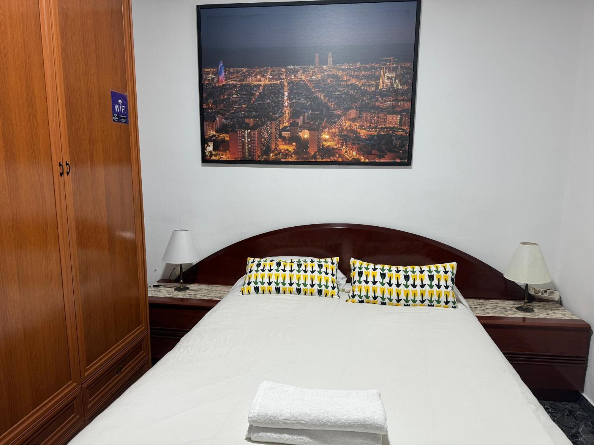 Room Familiar Sants บาร์เซโลนา ภายนอก รูปภาพ